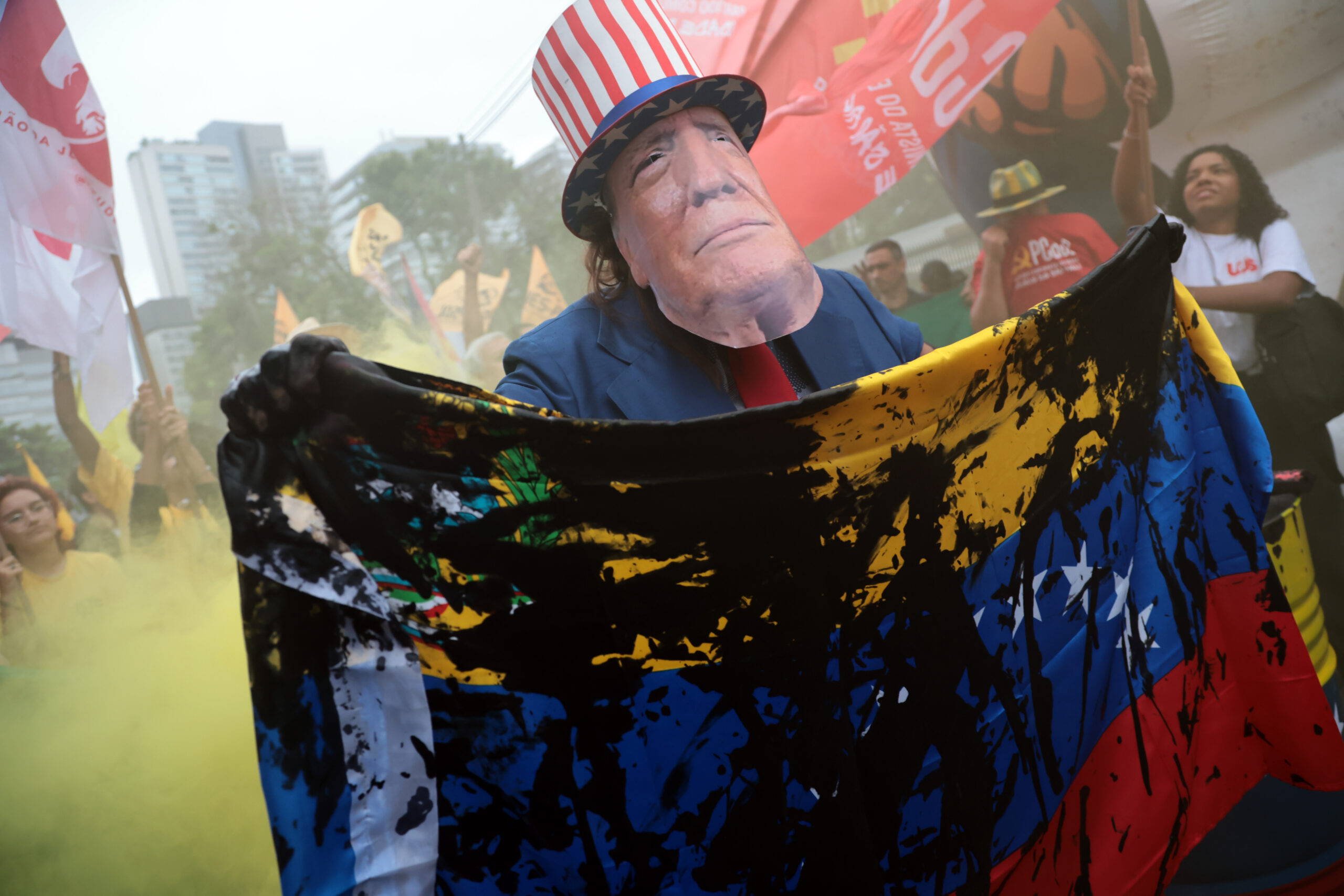 São Paulo (SP), 05/01/2026 - Ato em frente ao Consulado dos Estados Unidos contra a invasão na Venezuela. Foto: Paulo Pinto/Agência Brasil