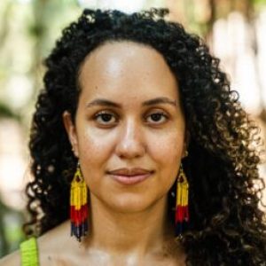 esquisadora e educadora na área de Estudos da Paz. Atua como gestora de Projetos do Comitê Chico Mendes e Coordenadora de Campanhas e Ações do Comitê COP30.