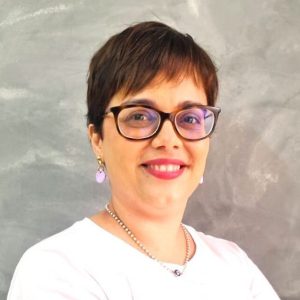 Lígia Bernar - Jornalista. Especialista em Mídia, Informação e Cultura pela Universidade de São Paulo (USP), Mestra em Ciências da Comunicação no programa de pós-graduação em Comunicação, Cultura e Amazônia pela Universidade Federal do Pará
(UFPA).